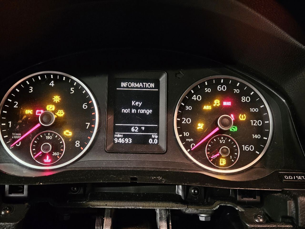2010 2011 VW Tiguan 2.0L Turbo A/T AWD Speedometer Instrument Cluster MPH
