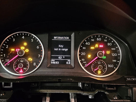 2010 2011 VW Tiguan 2.0L Turbo A/T AWD Speedometer Instrument Cluster MPH