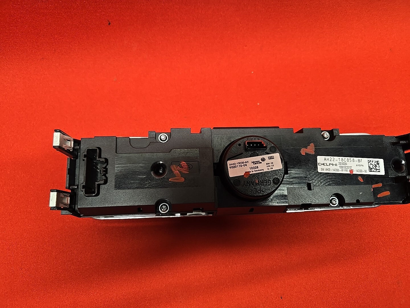 2010 - 2016 Land Rover Range Rover HVAC Climate Radio Control w/ Analog Clock