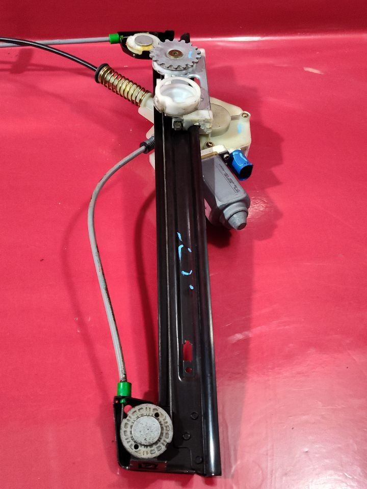 2002-2005 Mini Cooper Base / S RIGHT PASSENGER Door Window Regulator w/ Motor