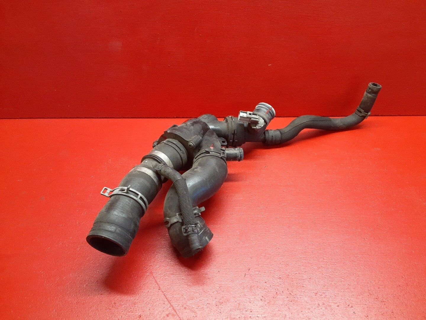 2013-2019 Land Rover Range Rover 5.0L Thermostat Hose Assembly LR035124