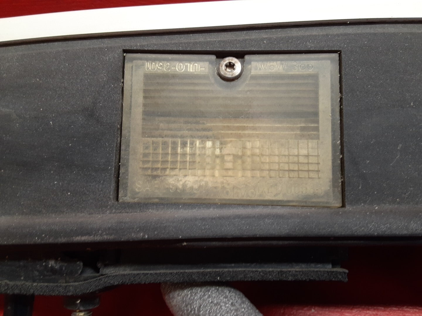 1998 - 2000 Volvo S70 Trunk Deck Lid License Plate Lamp Lock Molding Trim Handle