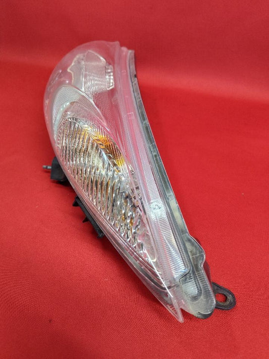 2011-2014 Nissan Juke RIGHT PASSENGER Headlight Turn Signal Combination Lamp
