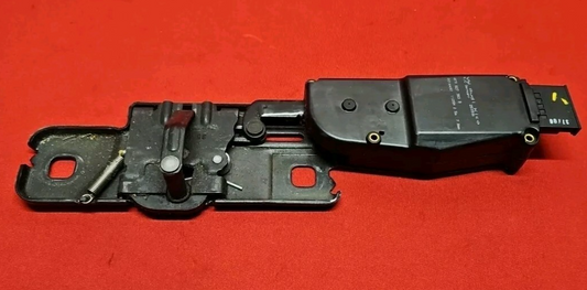 2006 - 2017 Audi Rear Liftgate Hatch Latch Lock Striker Plate Actuator