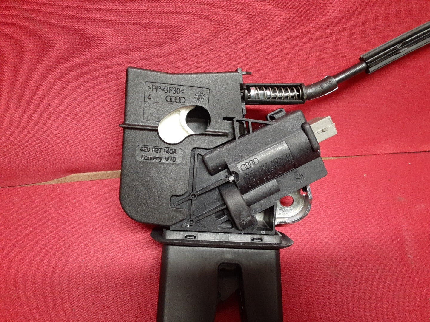 2004 - 2017 Audi Trunk Deck Lid Latch Lock Actuator 4F5-827-505-D