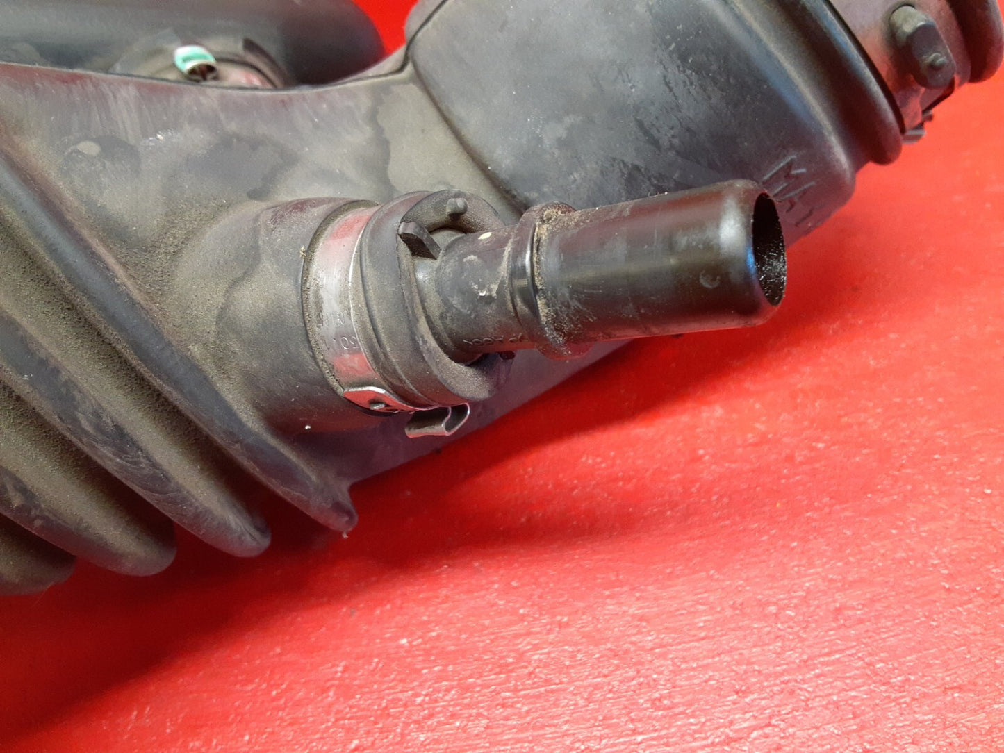 2008 - 2012 Ford Escape Hybrid Engine Air Intake Duct Tube Resonator Hose