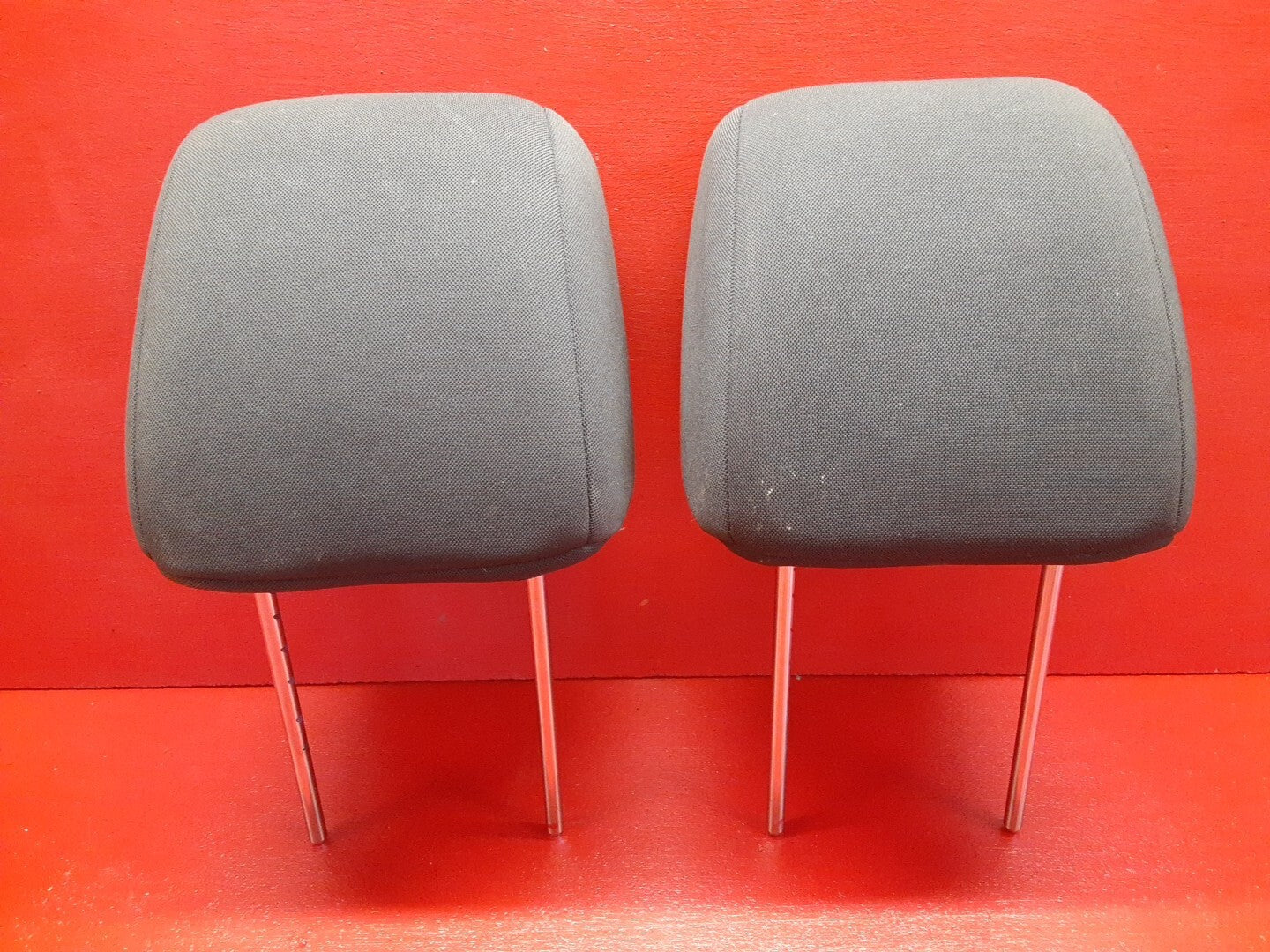 2010 2011 Kia Soul FRONT Headrest Head Rest Pair Black Cloth