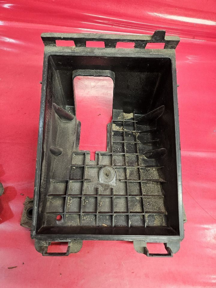1996-1999 Oldsmobile Aurora 4.0L Air Cleaner Filter Box Housing Top / Bottom Set
