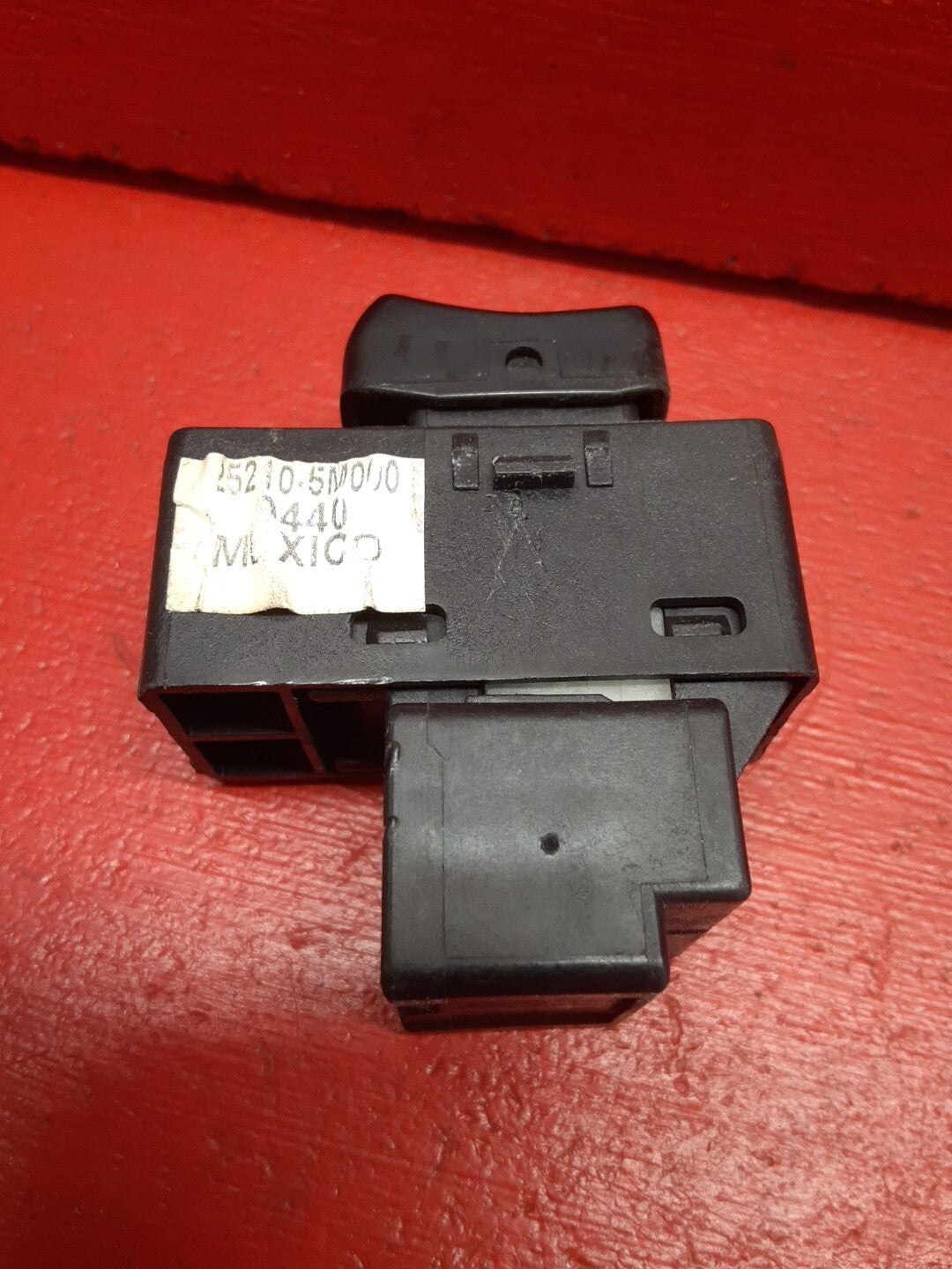 2000 - 2006 Nissan Sentra RIGHT FRONT PASSENGER SIDE Door Lock Switch