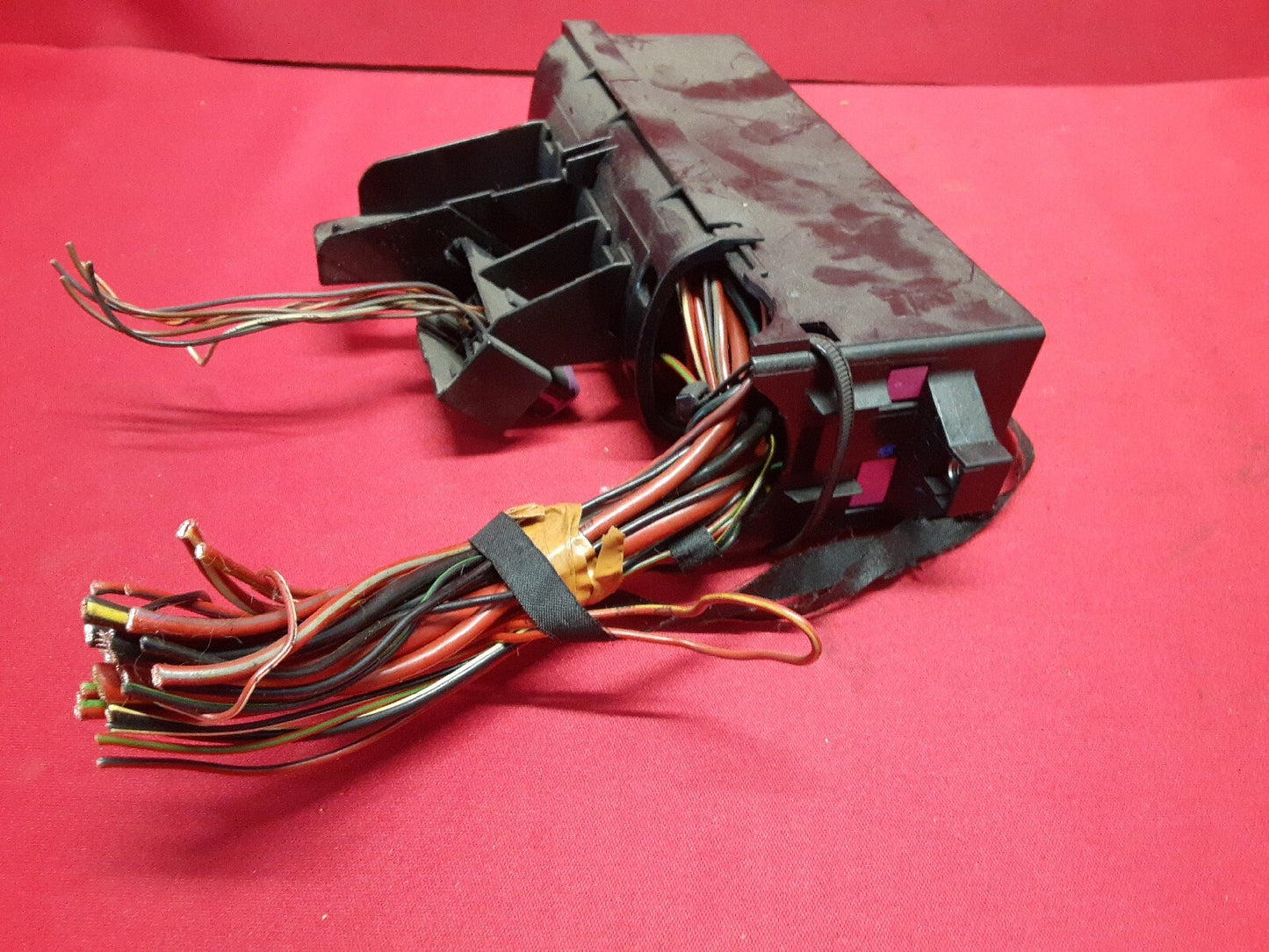 2009 - 2011 VW Volkswagen Tiguan Passenger Compartment Fuse Box 1T1-937-615-B