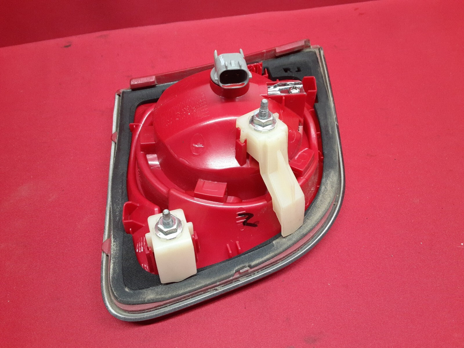 2008 - 2012 Chevy Chevrolet Malibu RIGHT INNER Tail Light Lamp on Trunk 15271121