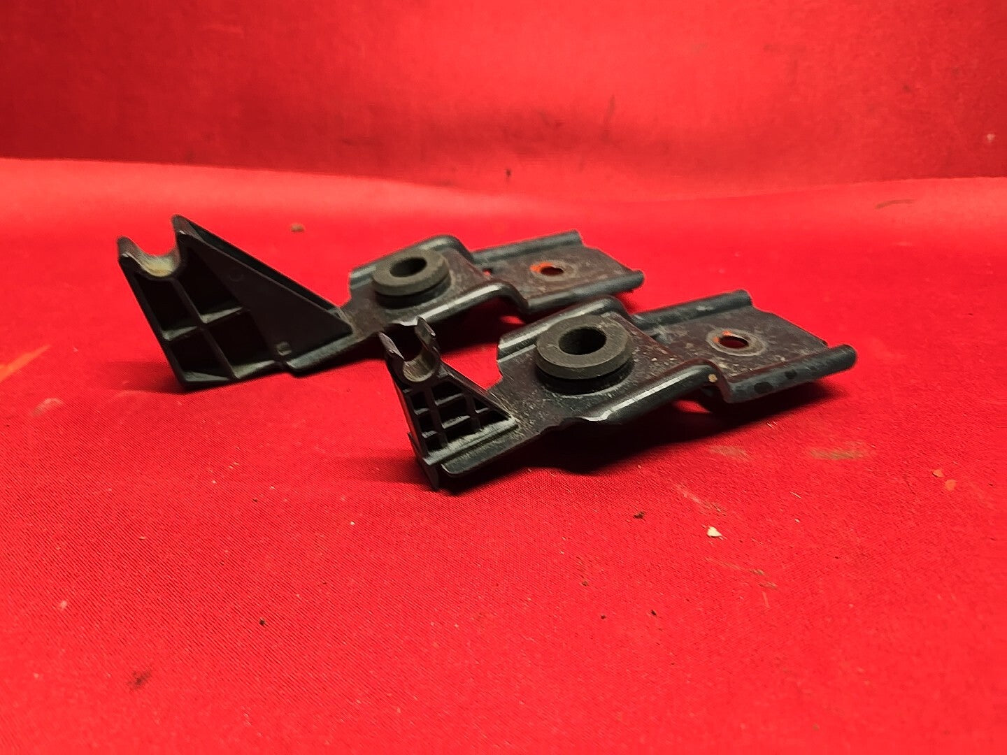 2005 2006 Saab 9-2x 2.5L UPPER Radiator Support Mount Brackets SET 32007322