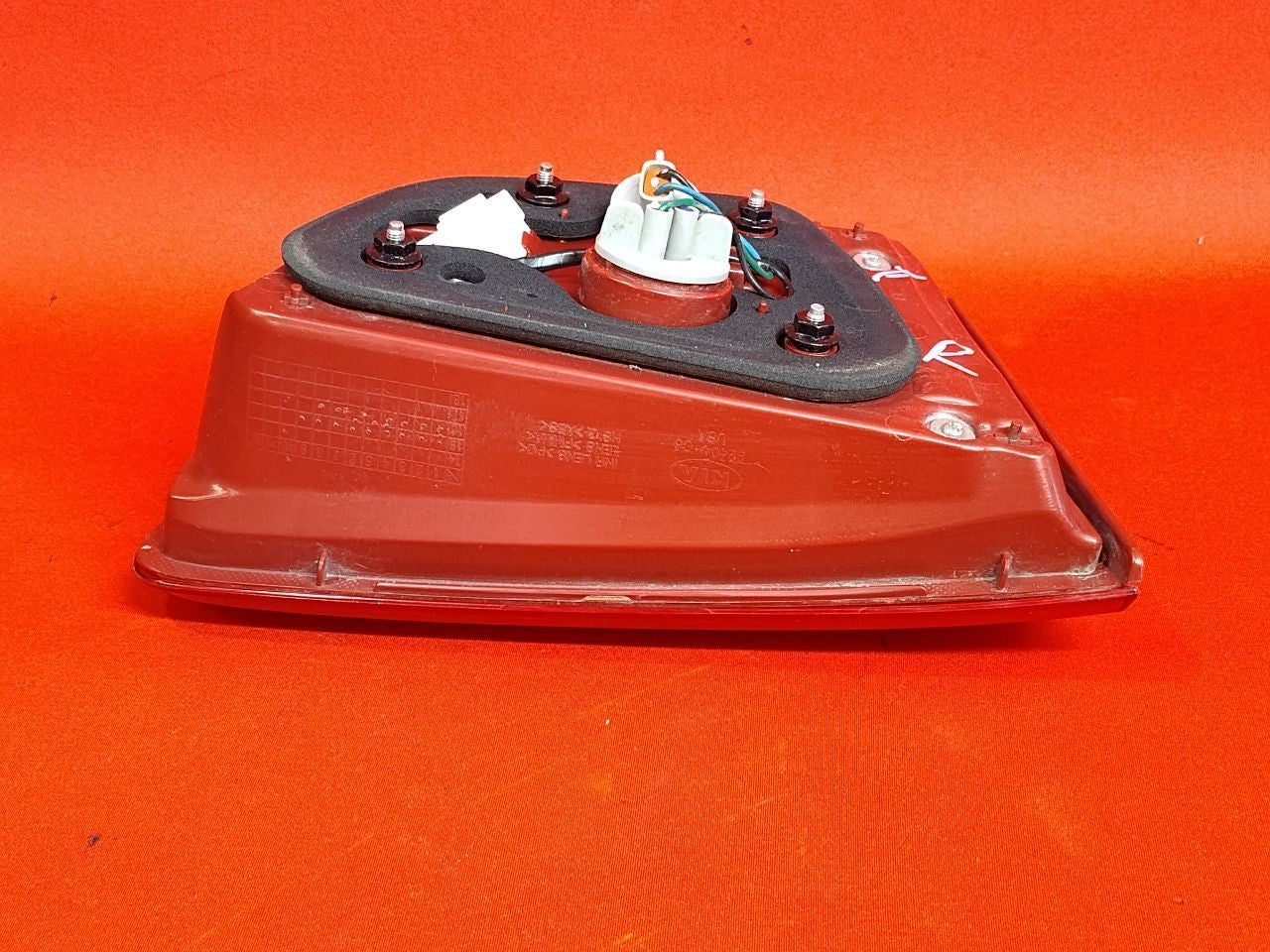 2016-2018 Kia Sorento RIGHT PASSENGER INNER Tail Light Lamp w/ Socket HALOGEN