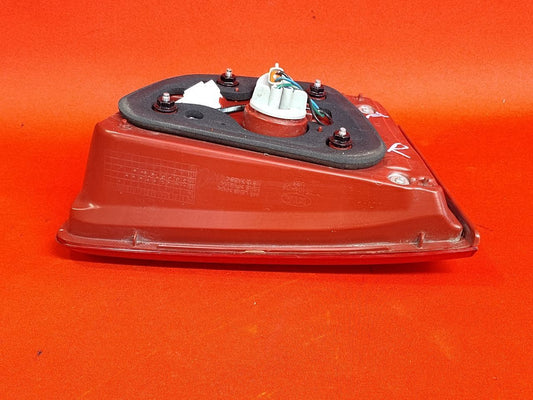 2016-2018 Kia Sorento RIGHT PASSENGER INNER Tail Light Lamp w/ Socket HALOGEN