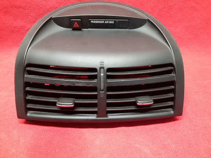 2007 2008 2009 - Saturn Aura Center Dash Vent Assembly / Hazard Switch 25912680