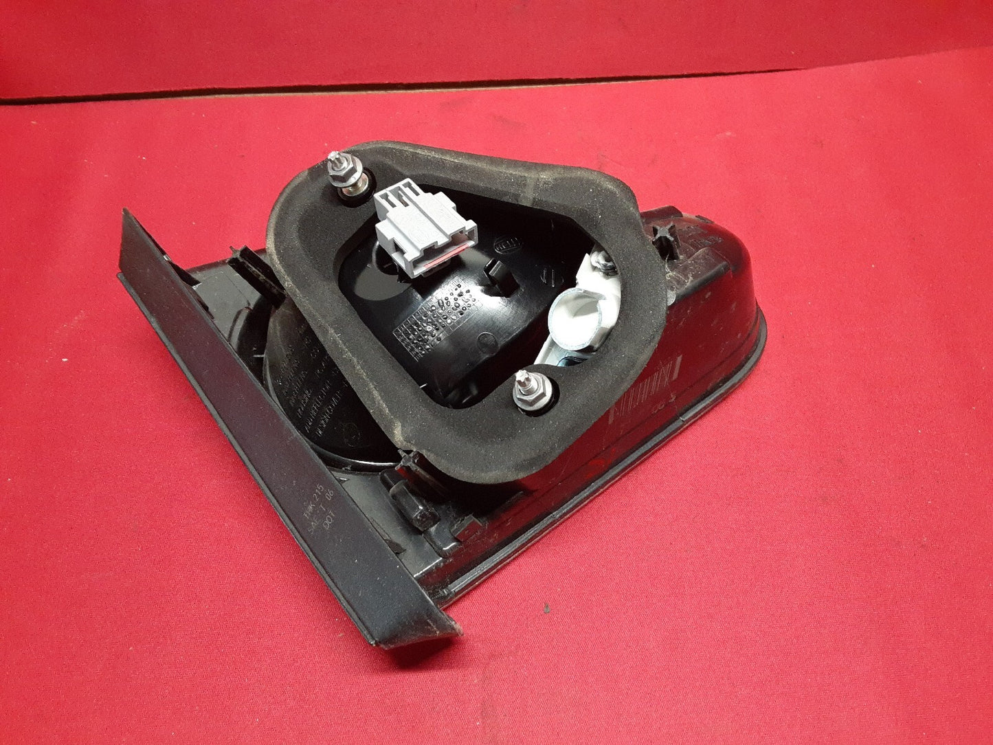 2009 - 2011 VW Volkswagen Tiguan RIGHT PASSENGER Hatch Mounted Tail Light Lamp