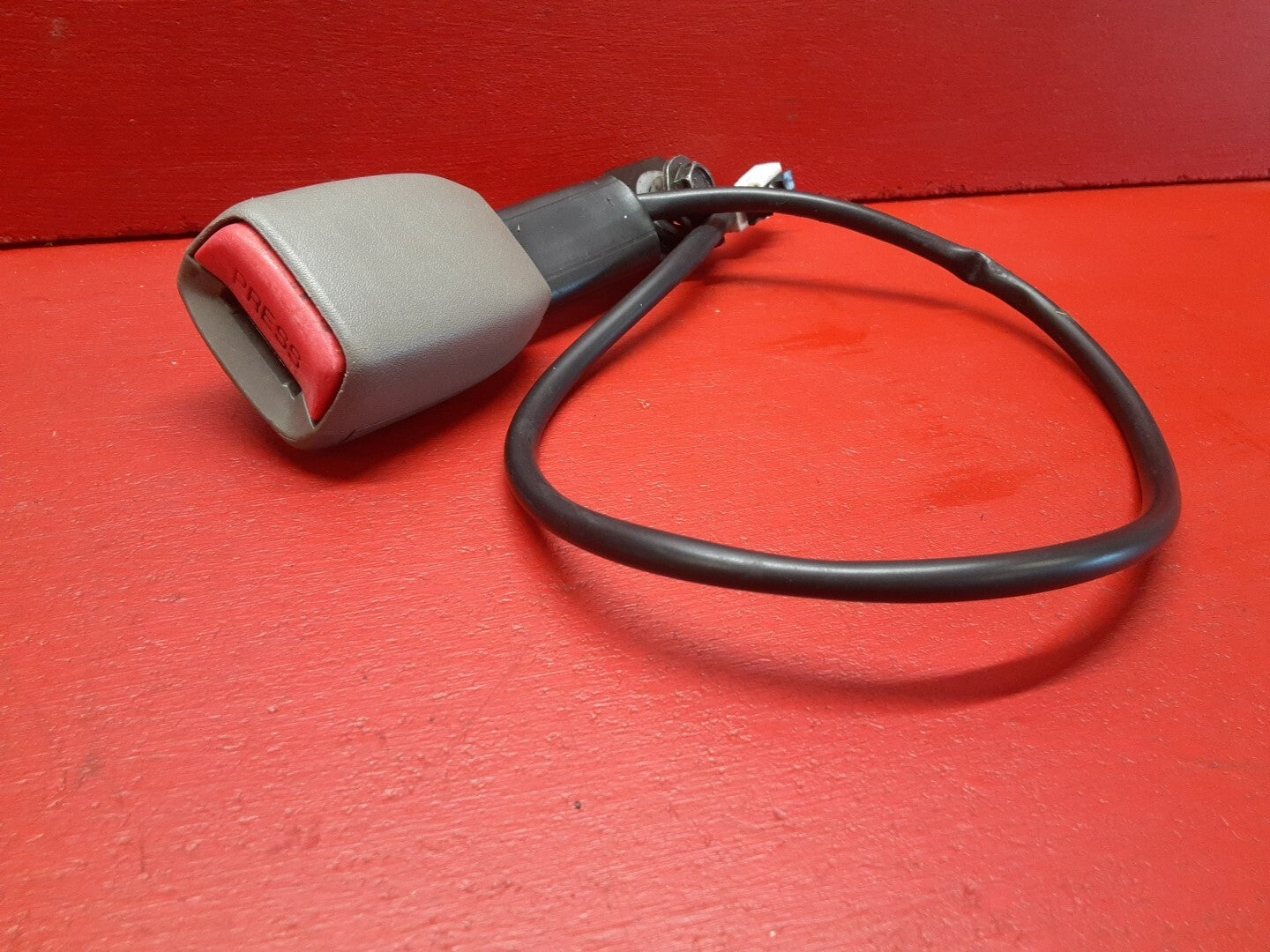 2000 - 2003 Nissan Sentra FRONT LEFT DRIVER SIDE Seat Belt Buckle End