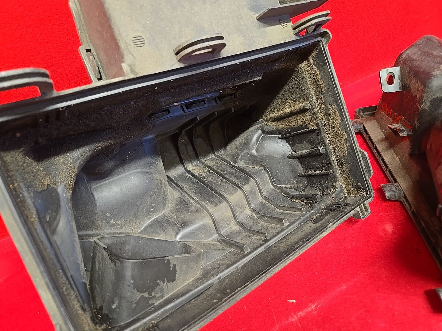 2013 Infiniti JX35 / 14-15 Infiniti QX60 Filter Housing Air Cleaner Box **TAB**