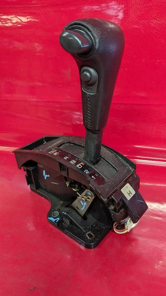 2000 Nissan Pathfinder Automatic Gear Selector Shifter Leaver w/ Knob + Trim