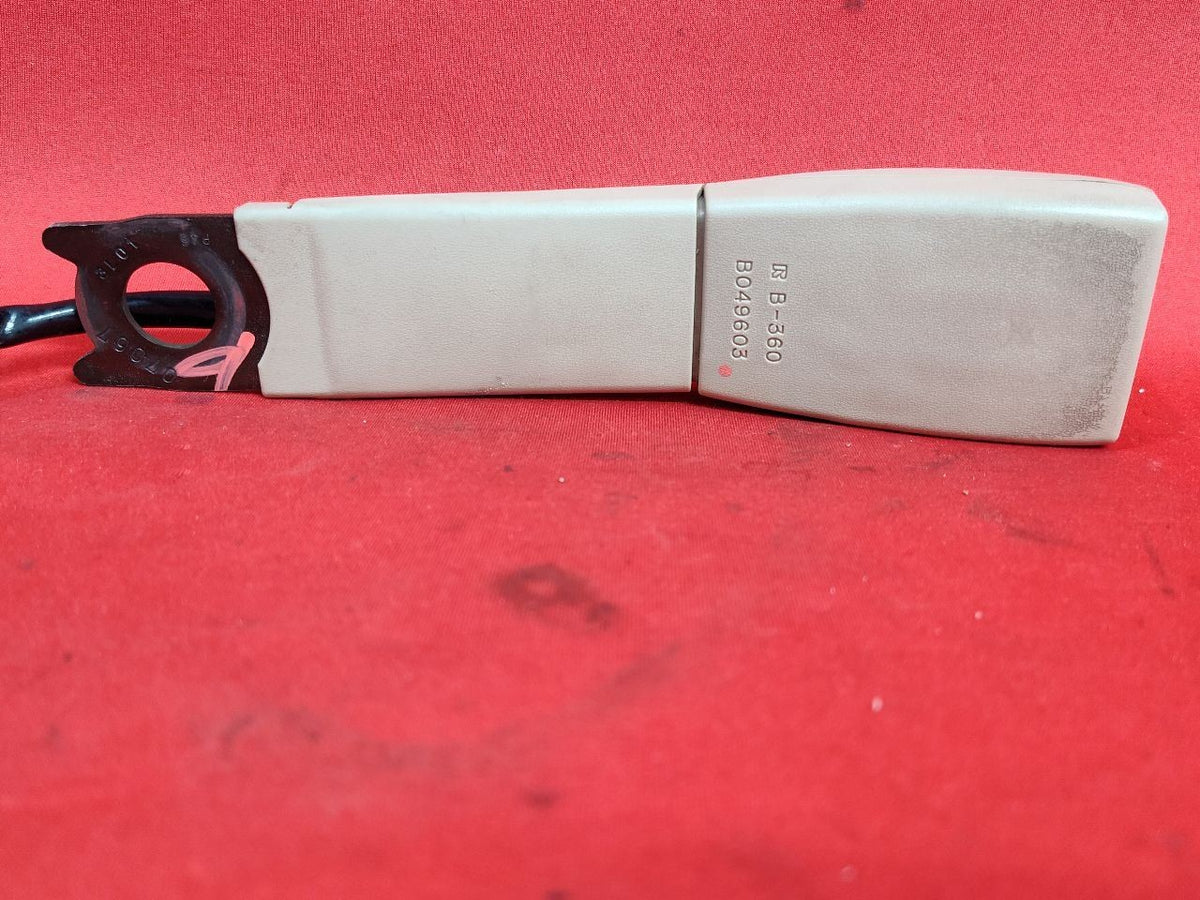 2001-2005 Lexus GS300 GS430 Front Left Driver Seat Belt Buckle SINGLE PLUG