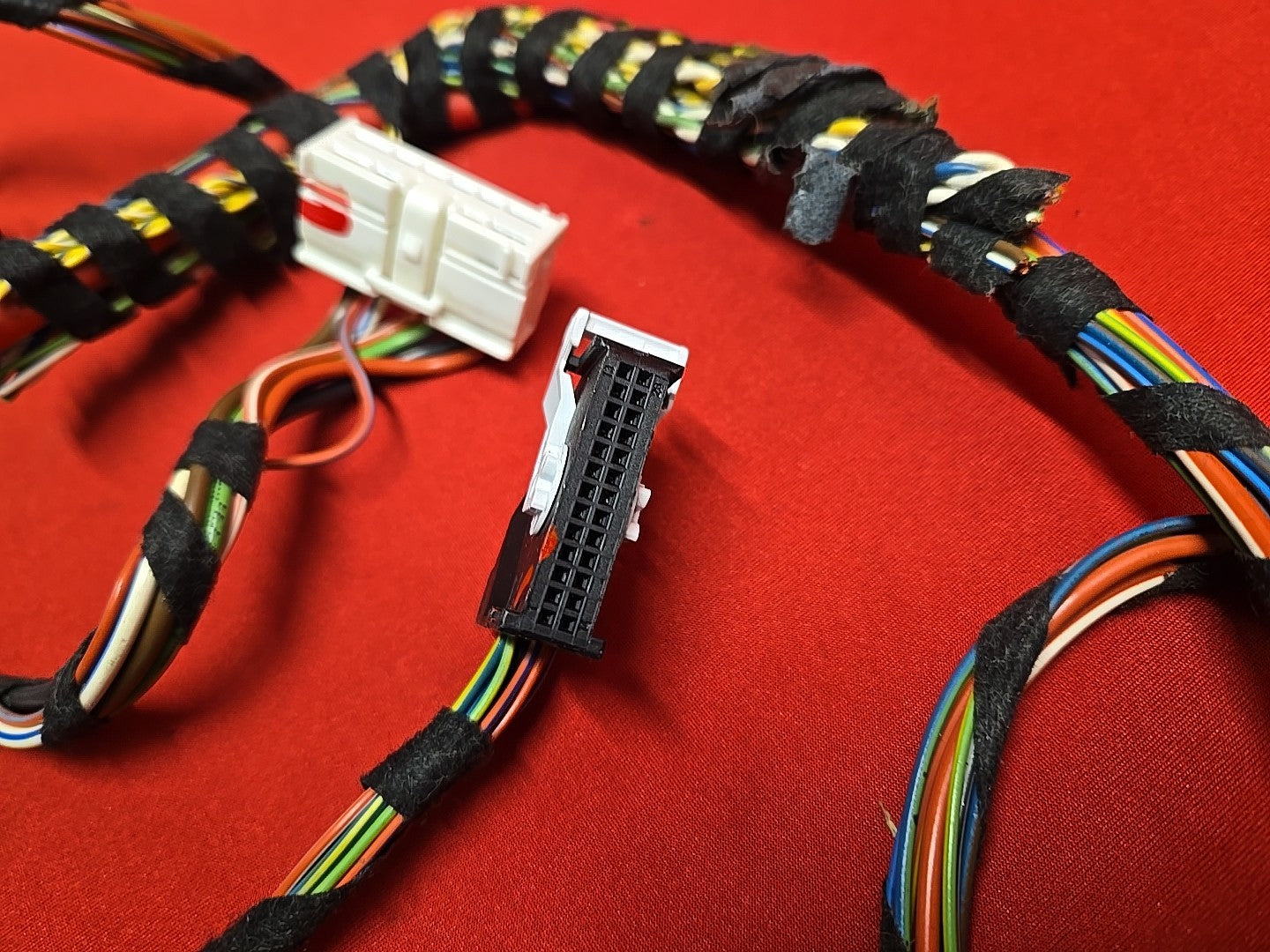 2006 Range Rover V8 Supercharged Interior REAR Quarter Panel Fuse Box - PIGTAILS