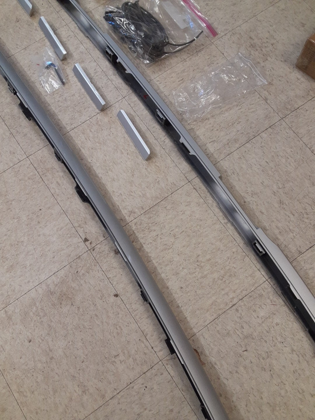 2013 Infiniti JX35 / 2014 Infiniti QX60 Roof Rack Rail Set - K23 Silver Metallic