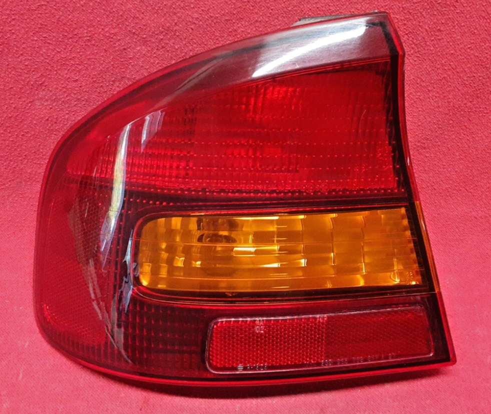 2000 2001 2002 2003 2004 Subaru Legacy Outback SEDAN Driver LEFT Tail Light