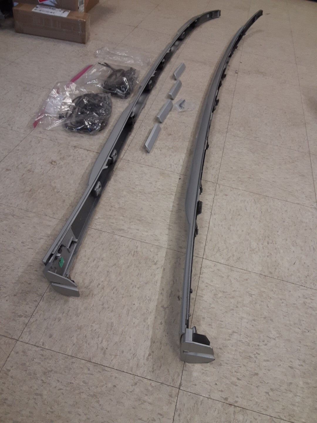 2013 Infiniti JX35 / 2014 Infiniti QX60 Roof Rack Rail Set - K23 Silver Metallic
