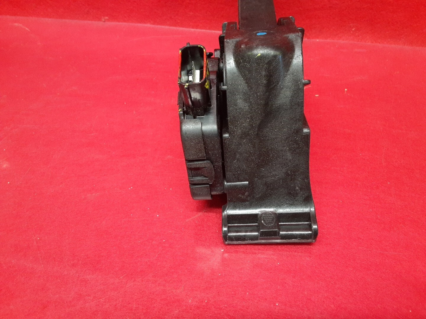 18-20 Buick Regal 16-19 Malibu 17-19 LaCrosse Accelerator Gas Pedal 84657611
