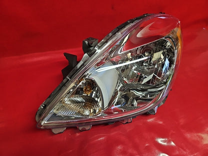 2012 - 2014 Nissan Versa Front right Passenger Headlamp Light 26010-3AN0B