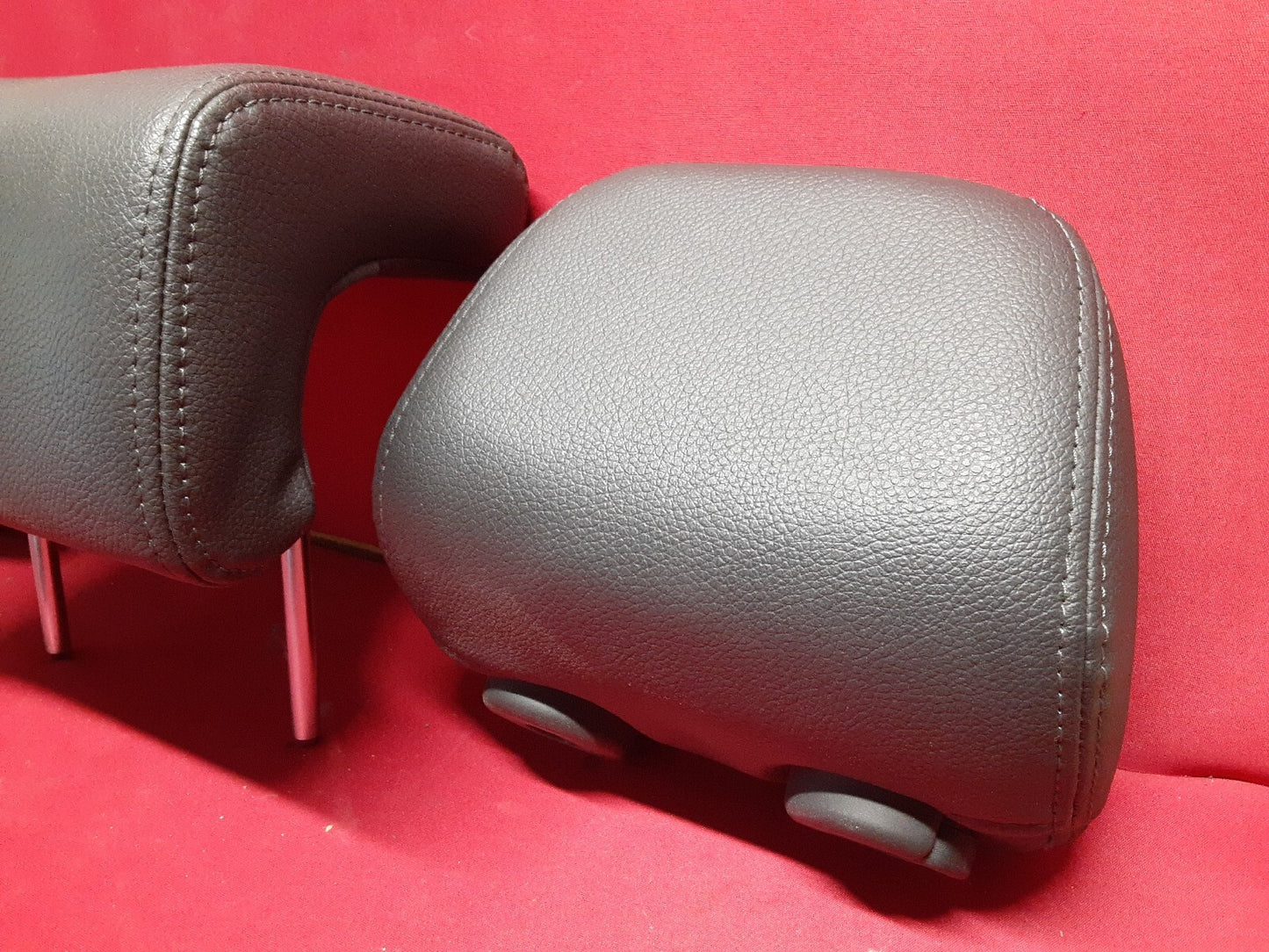 2011 - 2013 Kia Sorento REAR 2nd Row Headrest SET Black Leather 89700-1U120L-AA