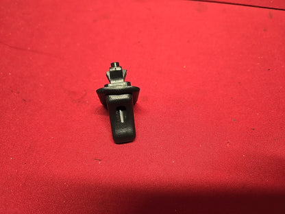 1998 - 2004 Chevrolet GMC Oldsmobile Sun Visor Holder Clip Black - QUANTITY: 1