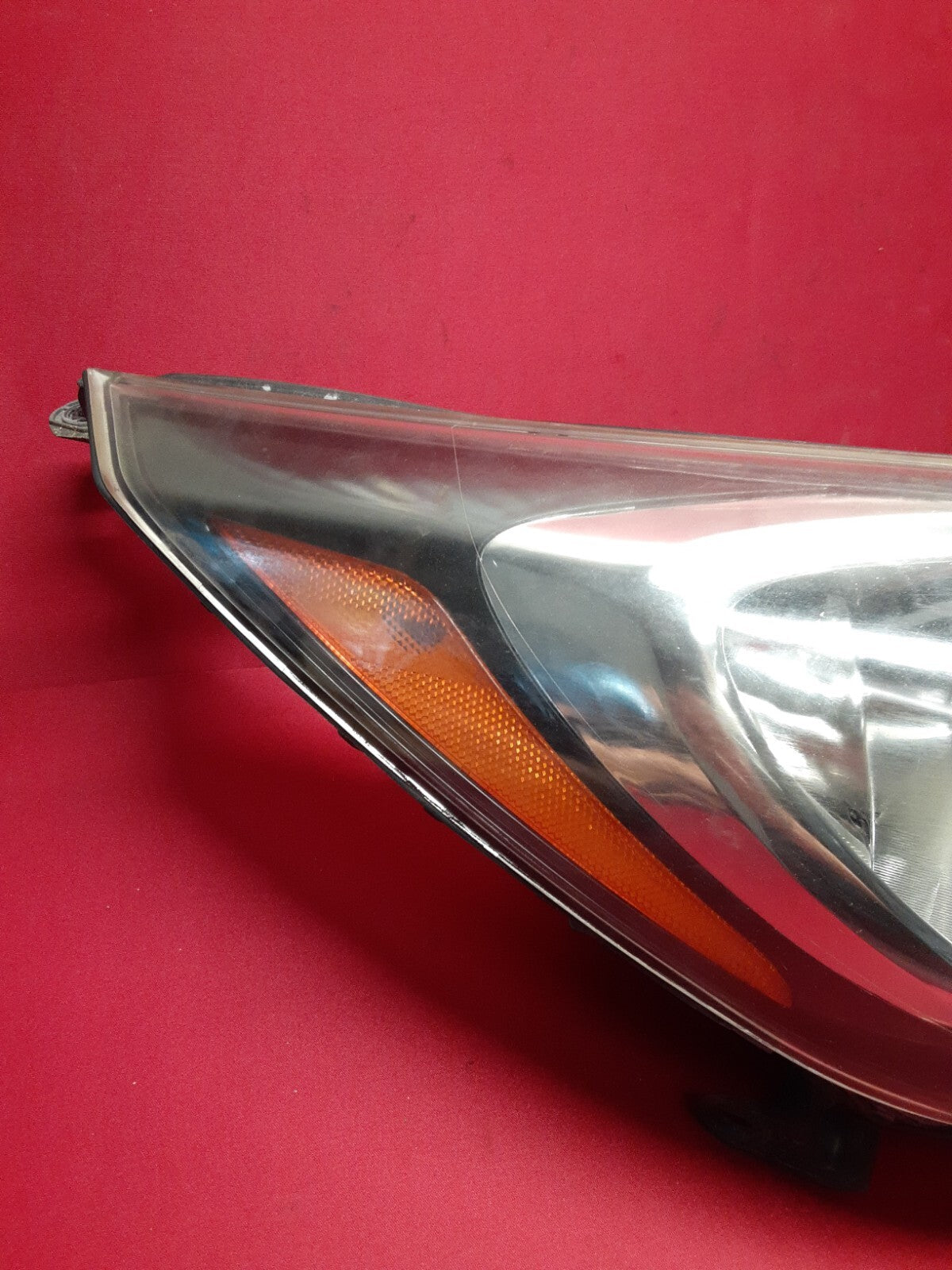 2012 - 2014 Hyundai Accent RIGHT PASSENGER Headlight Lamp Halogen 	92102-1R010