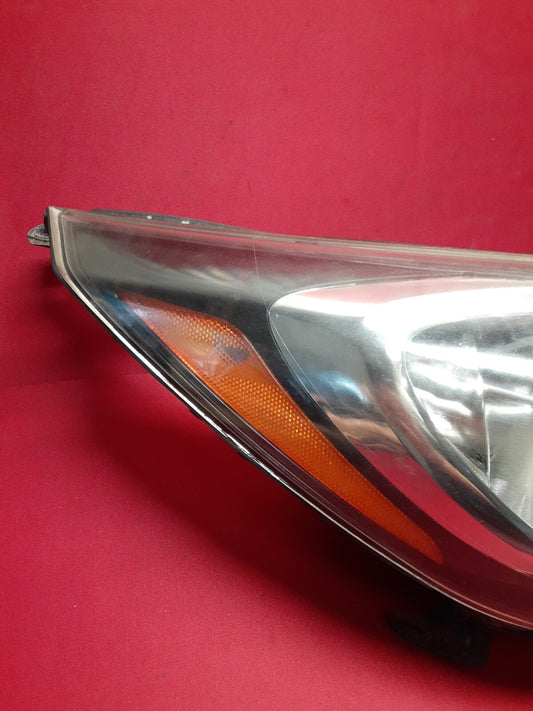 2012 - 2014 Hyundai Accent RIGHT PASSENGER Headlight Lamp Halogen 	92102-1R010