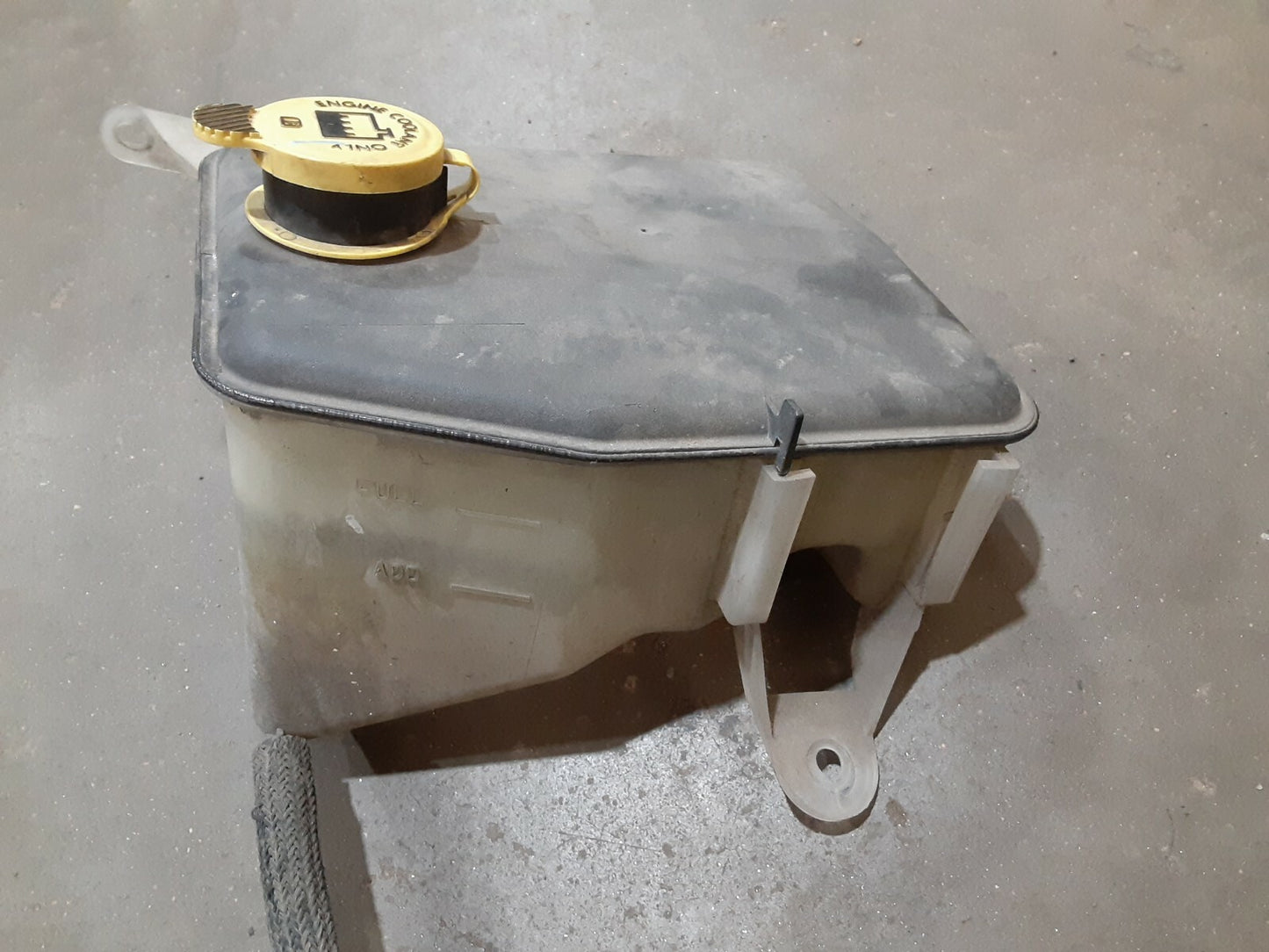 2005 - 2010 Jeep Grand Cherokee / Commander Engine Coolant Reservoir 55116874AE