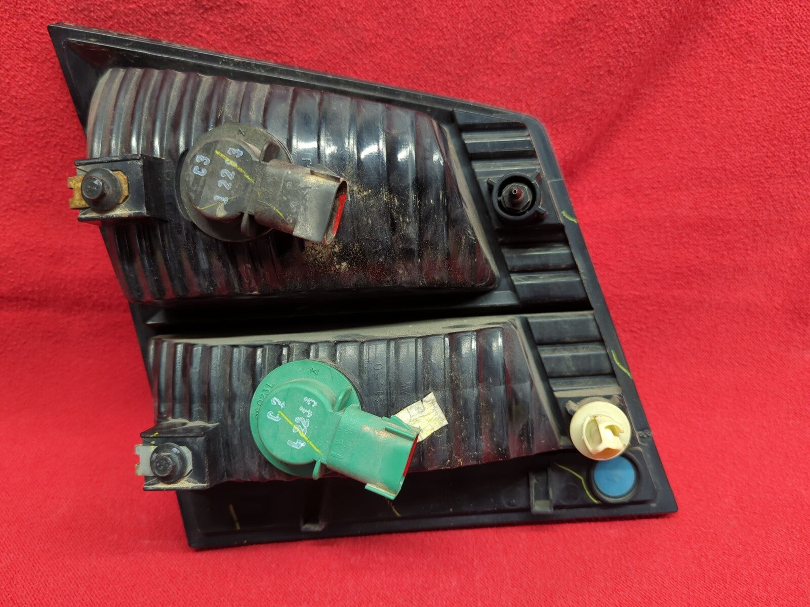 2009 - 2020 Dodge Journey RIGHT PASSENGER INNER Double Stripe Tail Light Lamp
