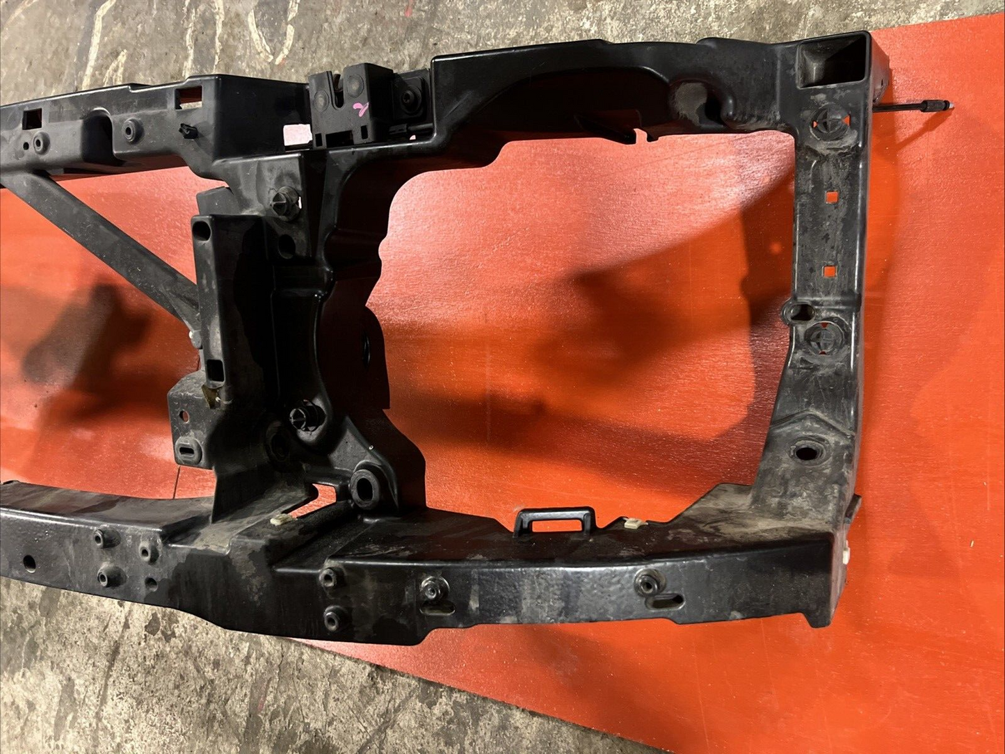 2005 - 2016 Land Rover Range Rover Sport / LR3 / LR4 Radiator Support