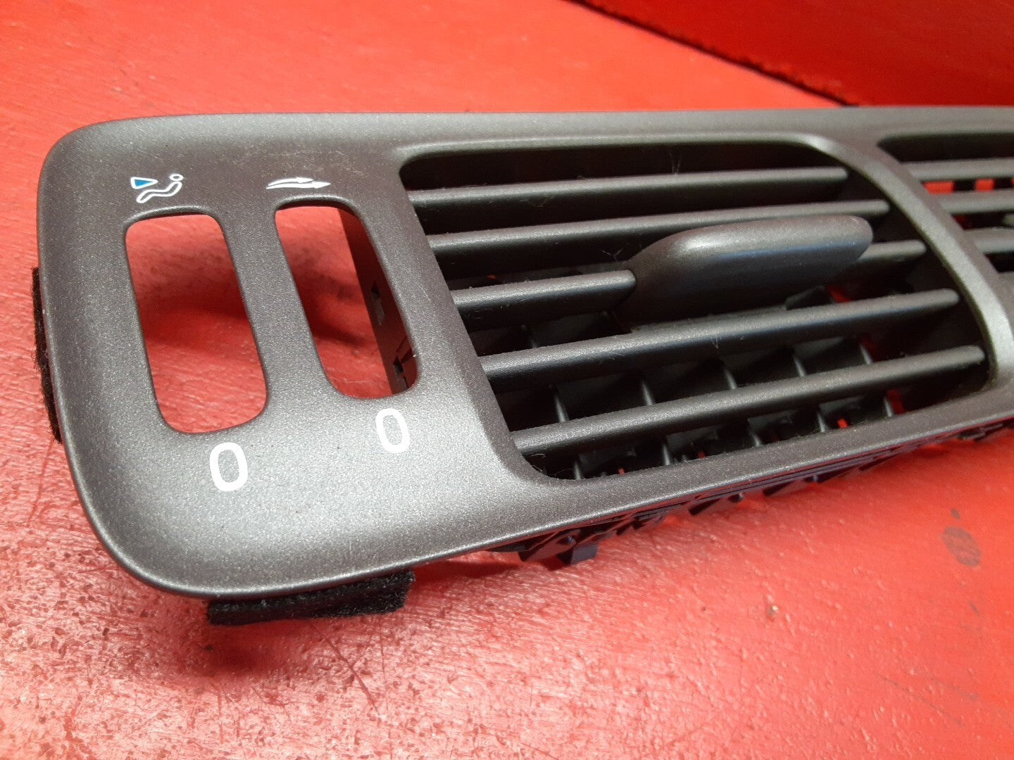 1998 - 2000 Volvo S70 V70 C70 CENTER Front Air Vent Grille A/C Heater Dash Panel