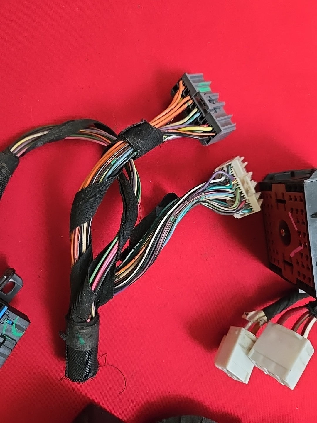 2004 Jeep Grand Cherokee Left Hand Dash BCM Module Fuse Box - PIGTAIL WIRES ONLY