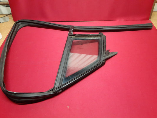 2011 - 2015 Chevy Volt FRONT LEFT Door Vent Quarter Glass Weatherstrip 22906079