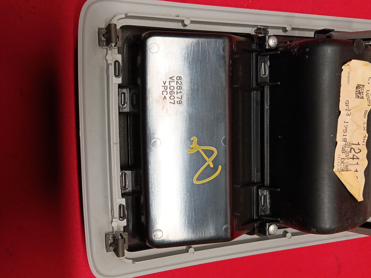 2004 - 2007 Freestar / Monterey Roof Map Dome Light Console 5F2Z-17519A70-AAA