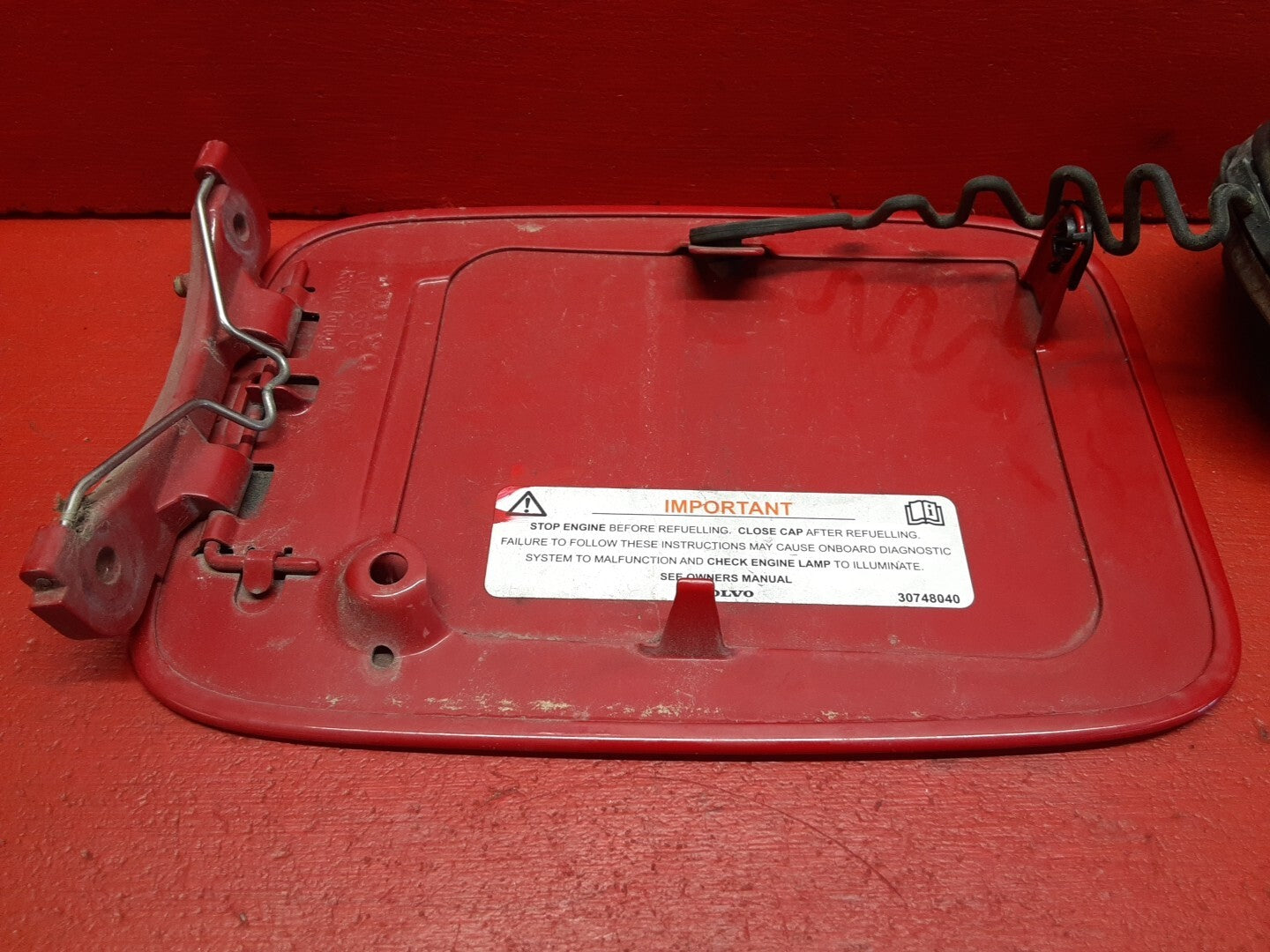 2004 - 2011 Volvo V50 S40 Fuel Filler Door Lid with Gas Cap 30779920