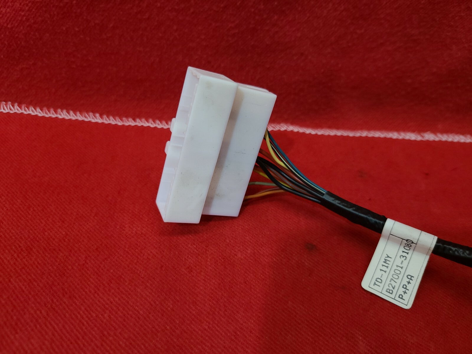OEM Kia Forte Wiring Harness - Power Outlet - B27001-31080