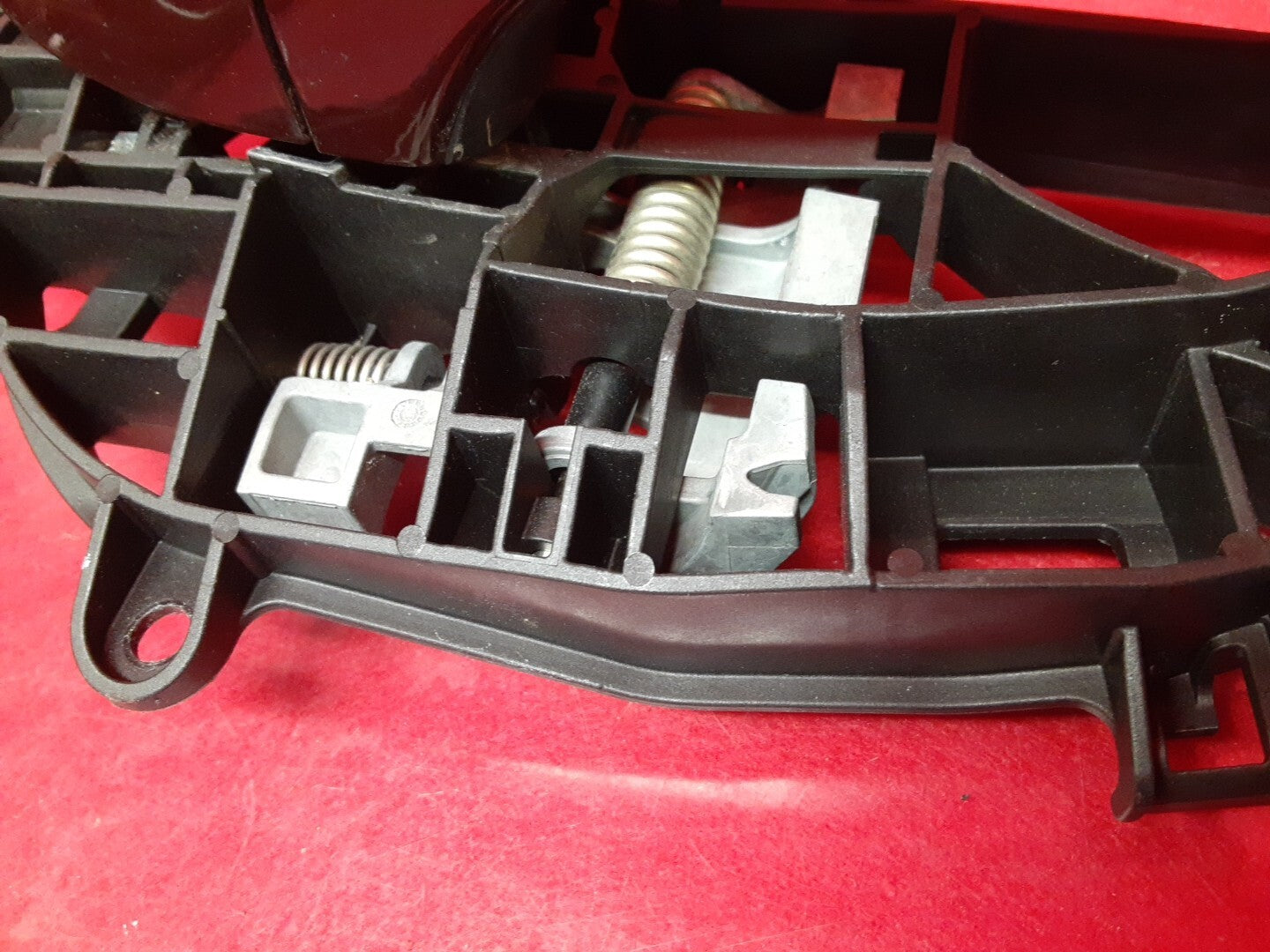 18-20 Buick Regal Sportback TourX RIGHT FRONT PASSENGER Door Handle Rioja Red