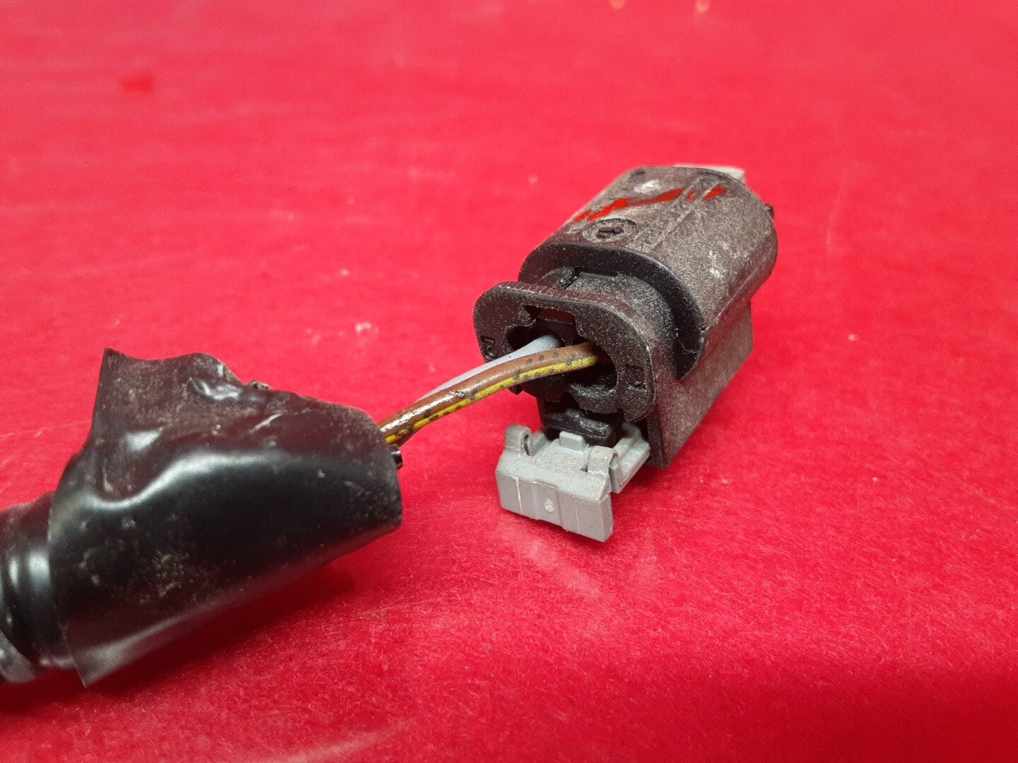 18-20 Buick Regal Sportback TourX Fuel Filler Door Pocket - PIGTAIL WIRE ONLY