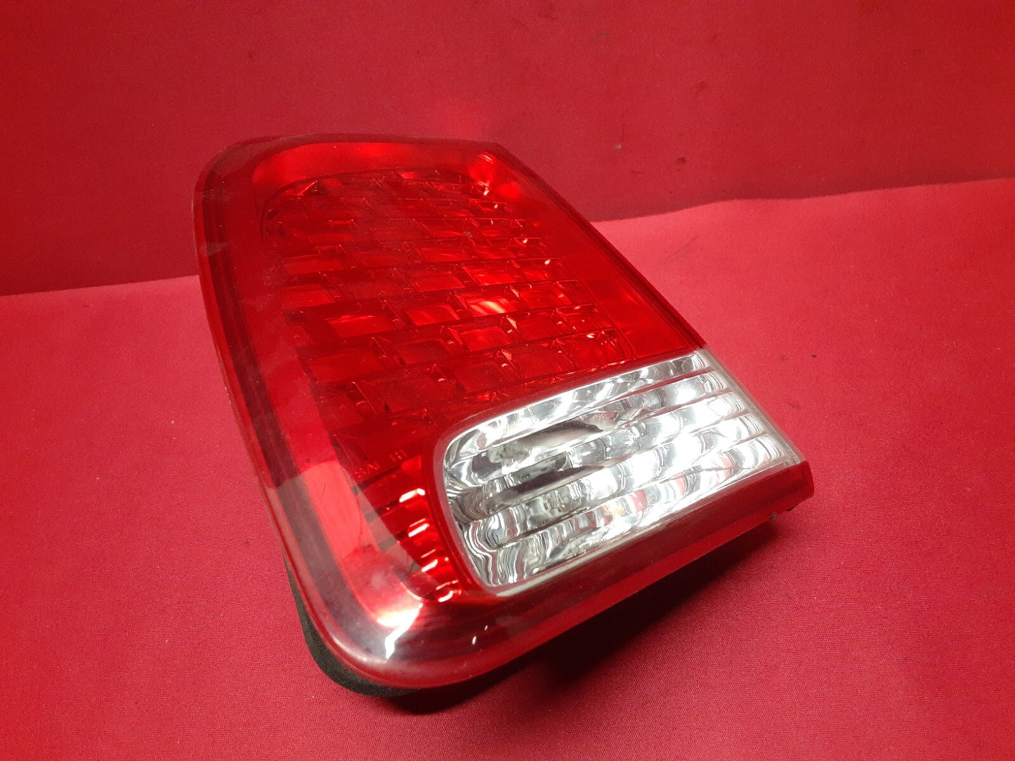 2011 - 2013 Kia Sorento RIGHT Tail Light Lamp on Trunk HALOGEN 92406-1U000