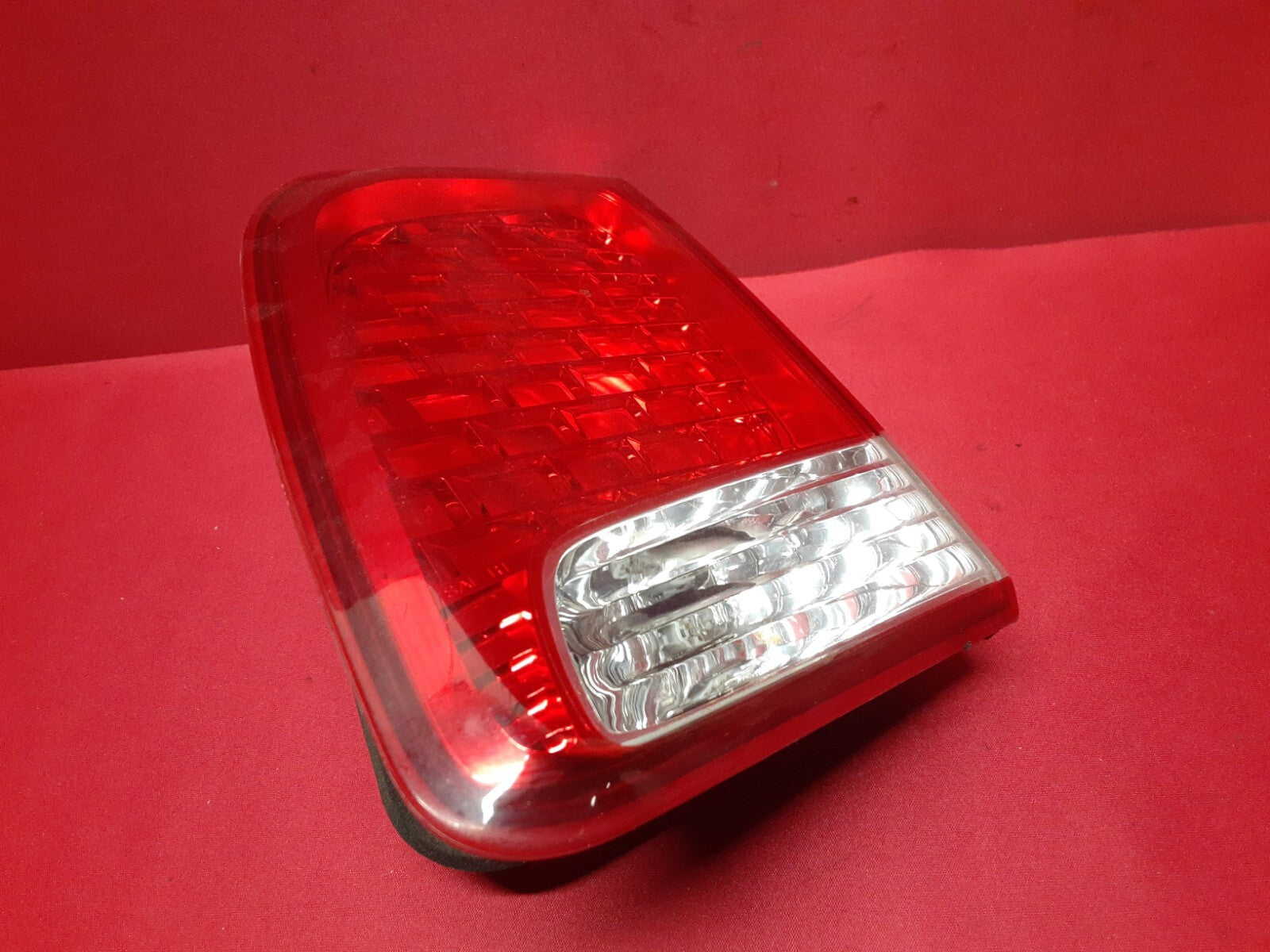 2011 - 2013 Kia Sorento RIGHT Tail Light Lamp on Trunk HALOGEN 92406-1U000