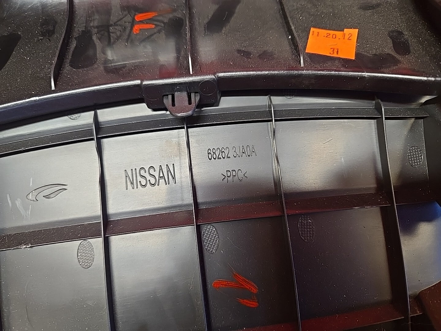 2013 Infiniti JX35 / 14-15 Infiniti QX60 Center Console Lid Bezel w/ Woodgrain