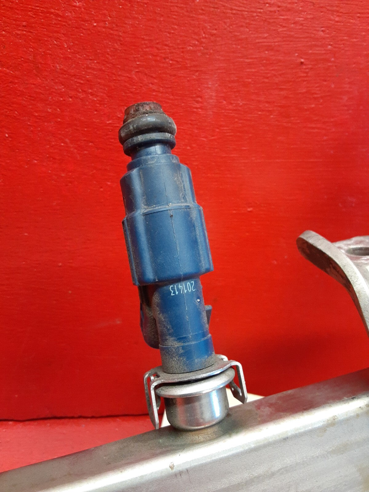 2008 Ford Escape Mercury Mariner 2.3L Fuel Injector Rail Supply w/ Injectors