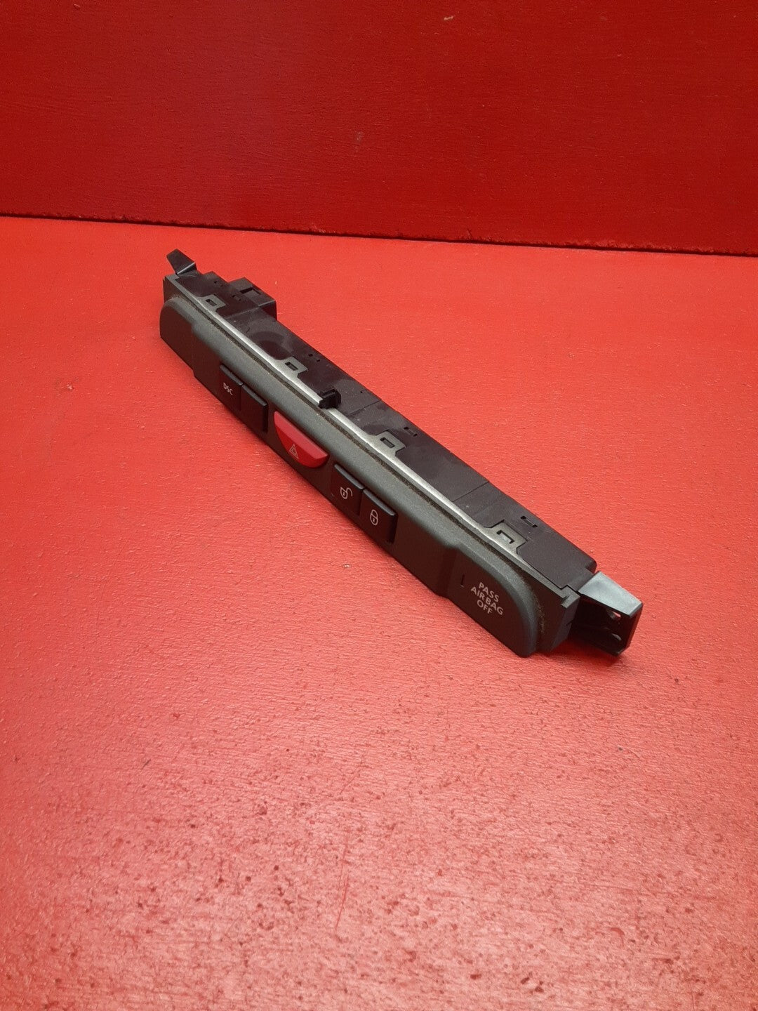 2005 2006 2007 Land Rover LR3 Hazard Switch Lock Switch Assembly YUL500450WUX